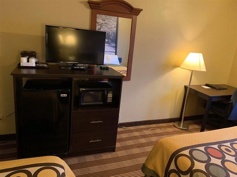 Super 8 By Wyndham Eau Claire Wi Hotel Ngoại thất bức ảnh