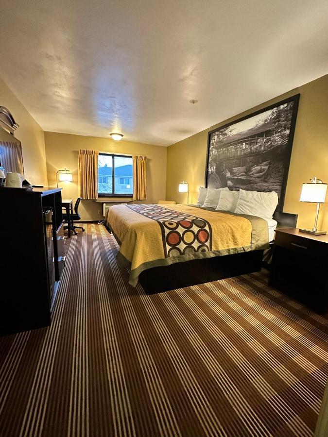Super 8 By Wyndham Eau Claire Wi Hotel Ngoại thất bức ảnh