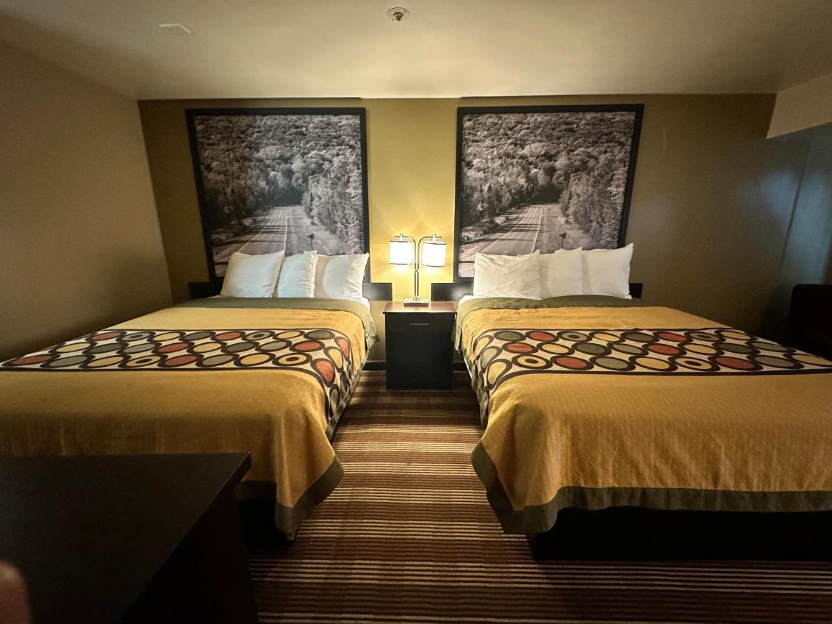 Super 8 By Wyndham Eau Claire Wi Hotel Ngoại thất bức ảnh